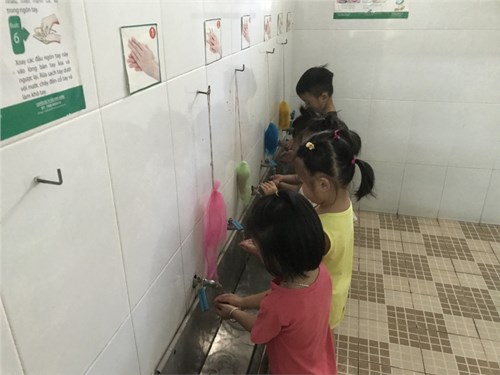 Hãy hướng dẫn trẻ rửa tay đúng cách để phòng bệnh